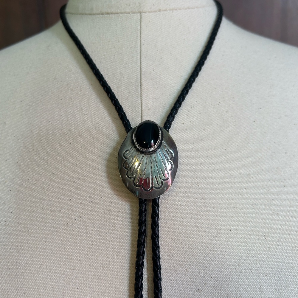 Vintage Mexican Silver and Onyx Bolo Tie - Picture 4 of 13